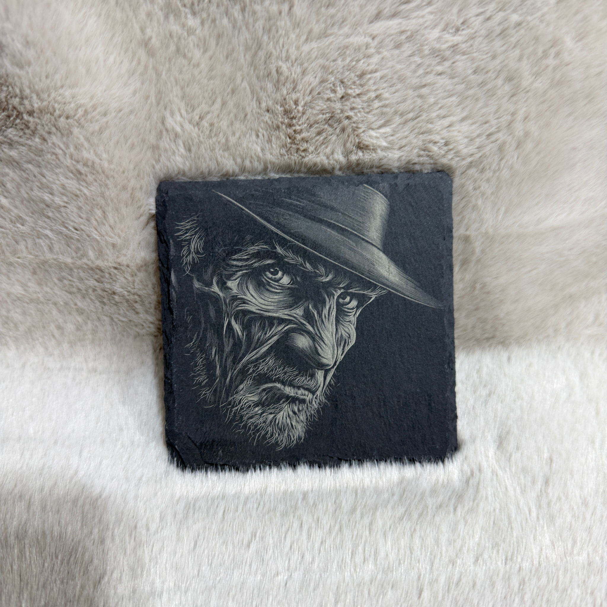 Freddy – Gravure sur ardoise sous verre personnalisée