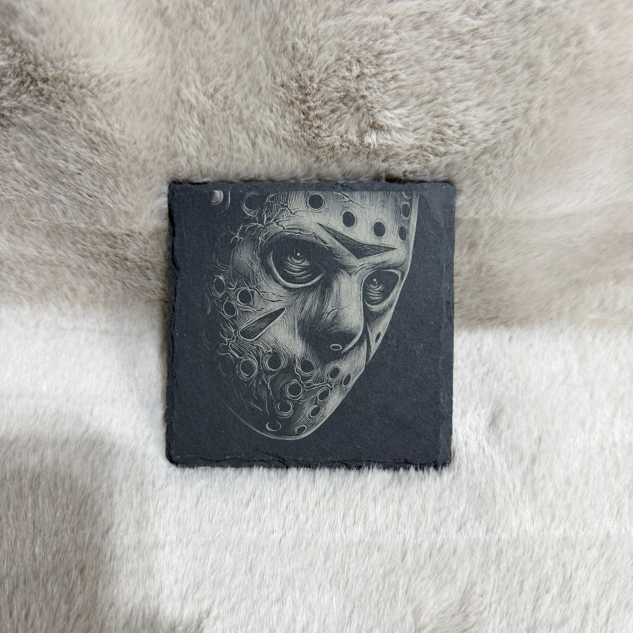 Vendredi 13 – Gravure sur ardoise sous verre personnalisée